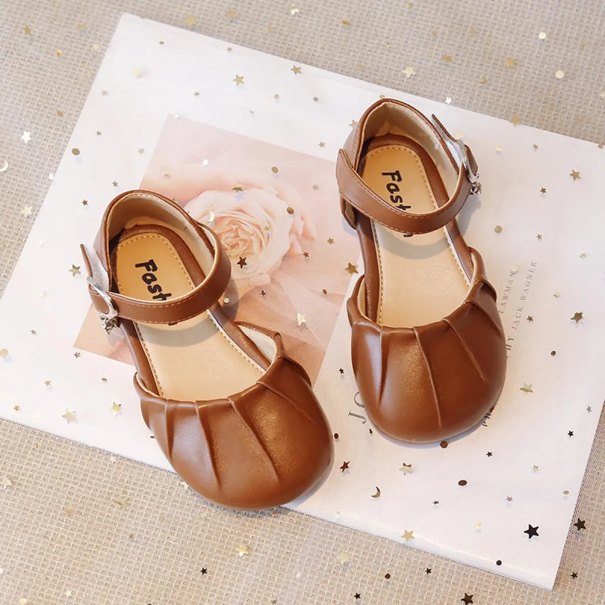 Eleganti sandali superiori pieghettati per ragazze Ciondolo in cristallo moda Scarpe per bambini Sandali per ragazza Scarpe casu