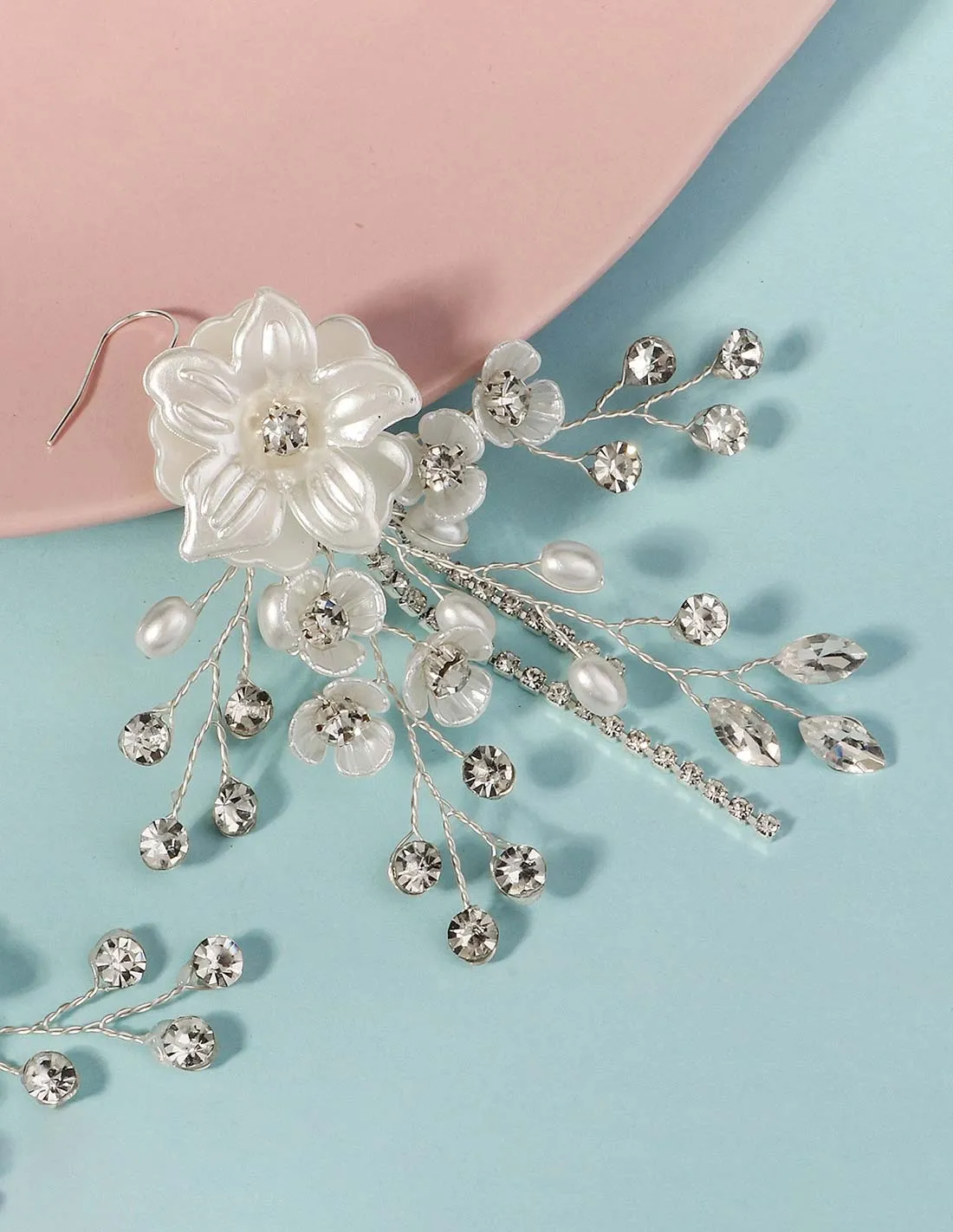 Orecchini sposa con strass perline e fiori bianchi